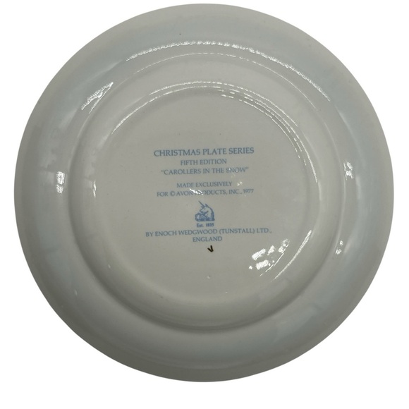 Vintage Avon Christmas 1977 Decorative Plate “Carollers in The Snow” - Picture 3 of 6
